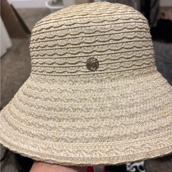 Chic Beige Bucket Hat - Picture 2 of 2